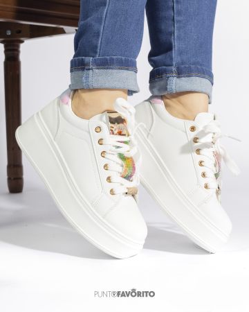 Tennis Blancas con detalles en Colores