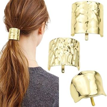 COLA CON ACCESORIO DE METAL DORADA