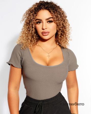 Blusa gris rayada
